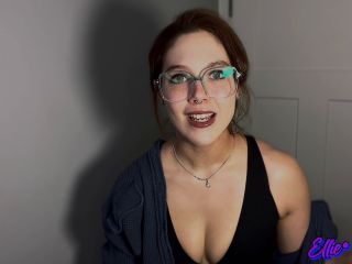 Ellie Skyes - The Family Vacation Mom's Desperation