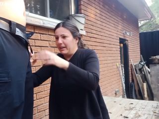 Manyvids: Outdoor handjob for our neighbors